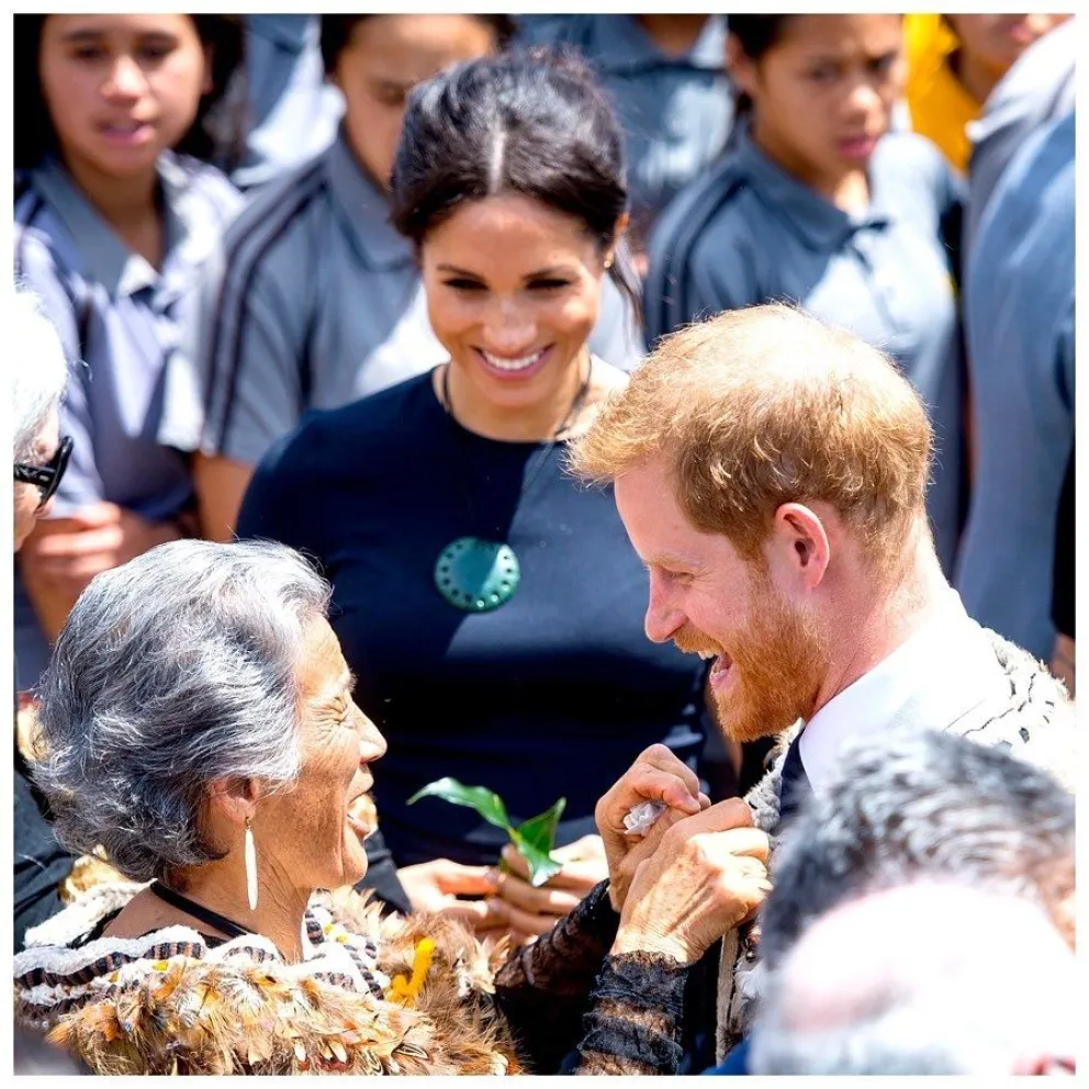 Meghan Markle y el príncipe Harry. Fuente: Twitter