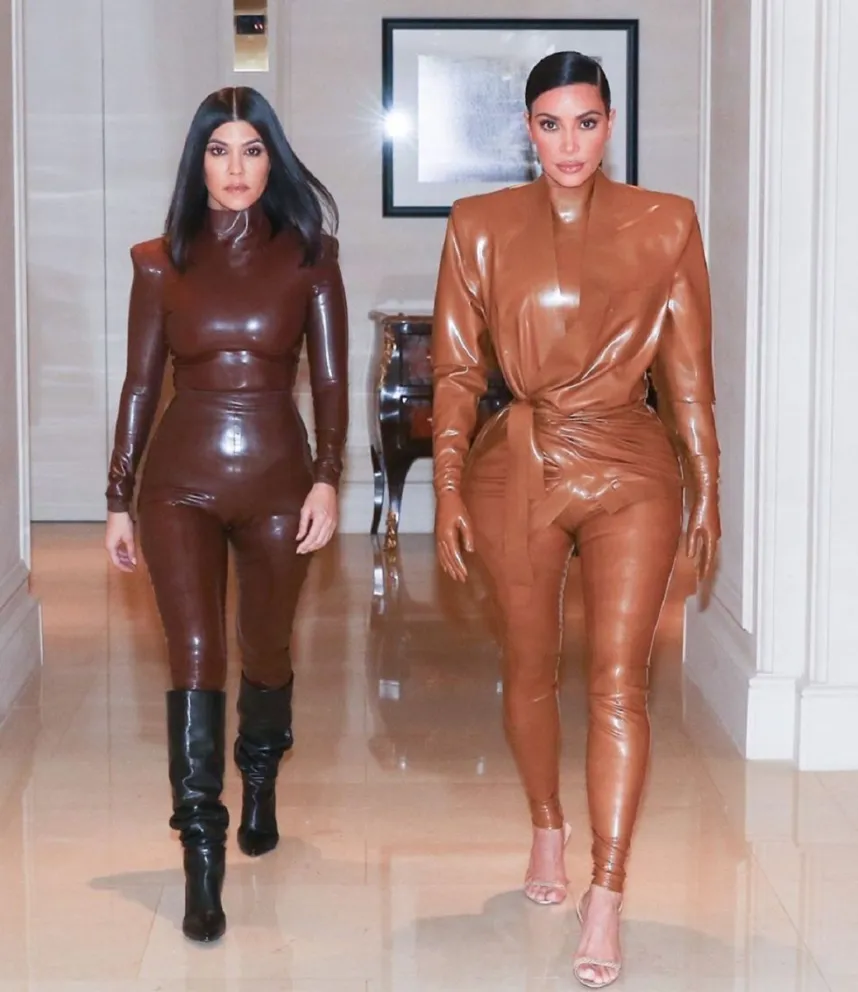 Kourtney y Kim Kardashian (Fuente: Instagram)