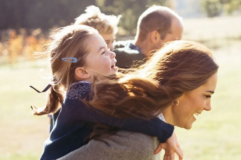 Kate Middleton, el príncipe William con Charlotte y George: Fuente: Instagram.