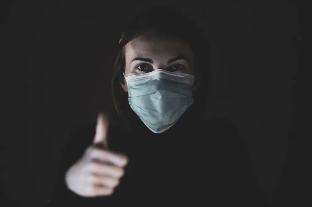 ¡Conmovedor! Así despidió un hospital de campaña de España al último paciente curado de Covid-19