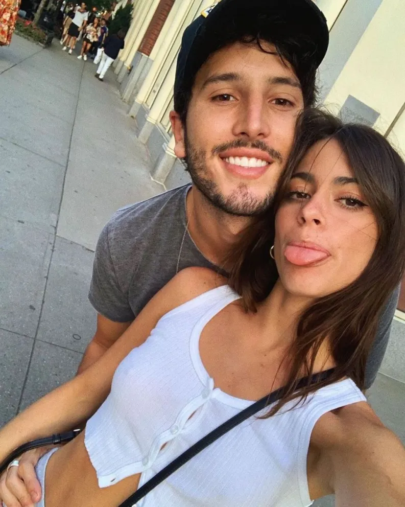 ¡Pura ternura! Sebastián Yatra colabora en una buena causa... ¡Tini Stoessel estalla en llanto!