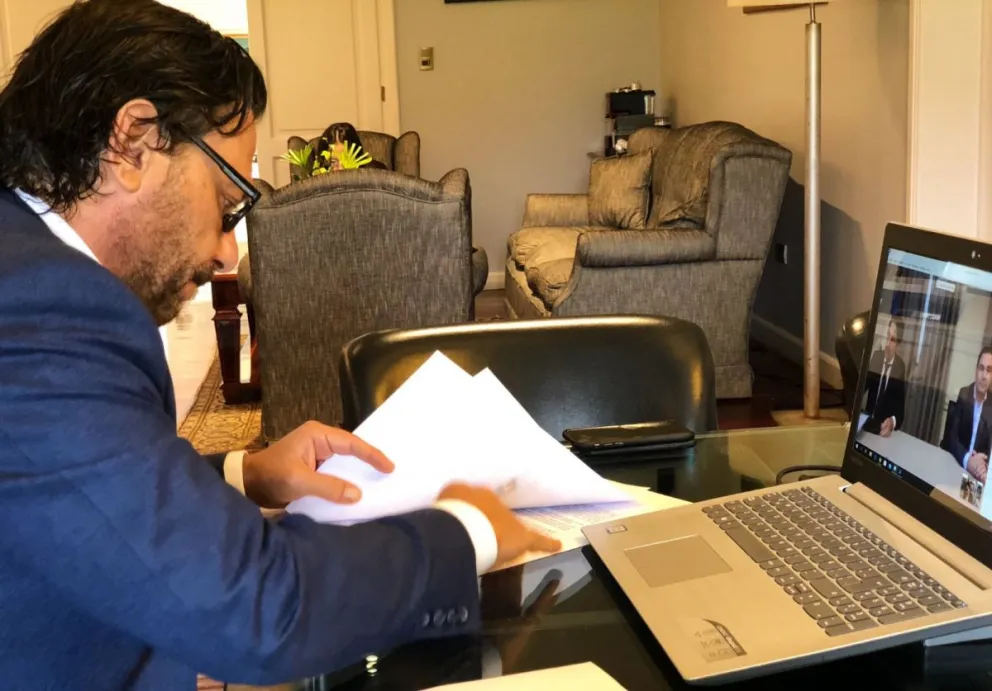 Gustavo Sáenz firmó un convenio con Nación: ¿Netbooks y tablets para los estudiantes salteños?