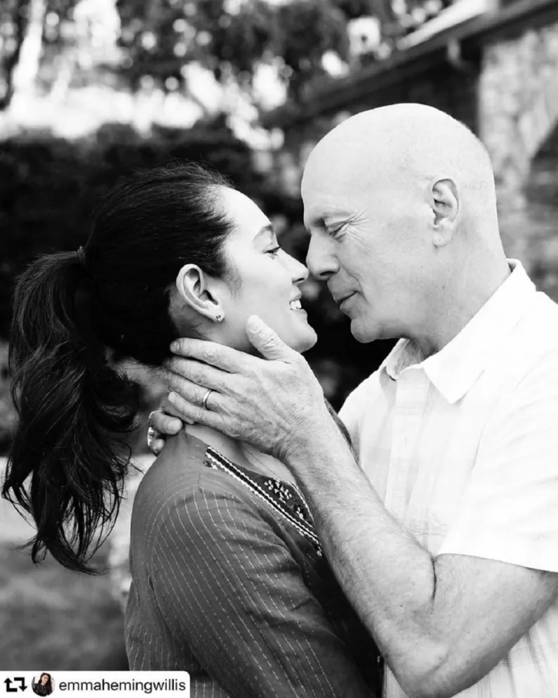 Bruce Willis y su esposa. Fuente (Instagram)