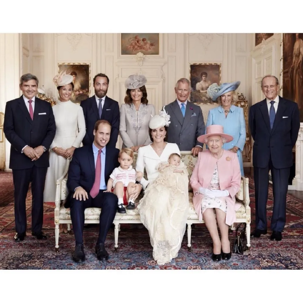 Reina Isabel II y su familia. Fuente (Instagram)