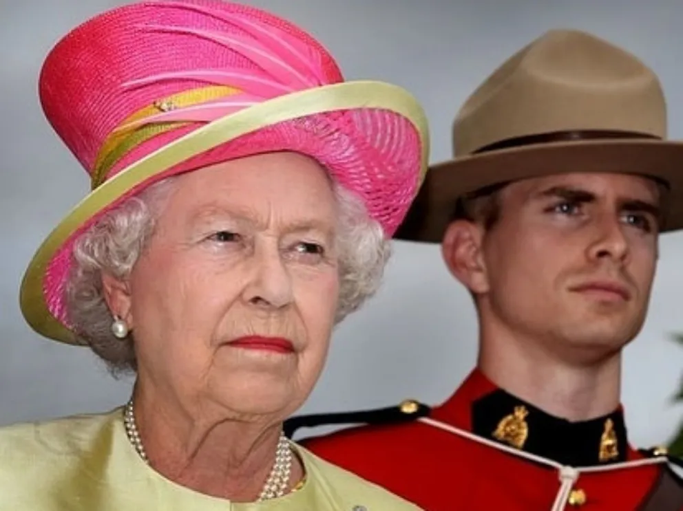 La reina Isabel II y su resignación en el primer año de Archie ¡Hubo una triste diferencia!