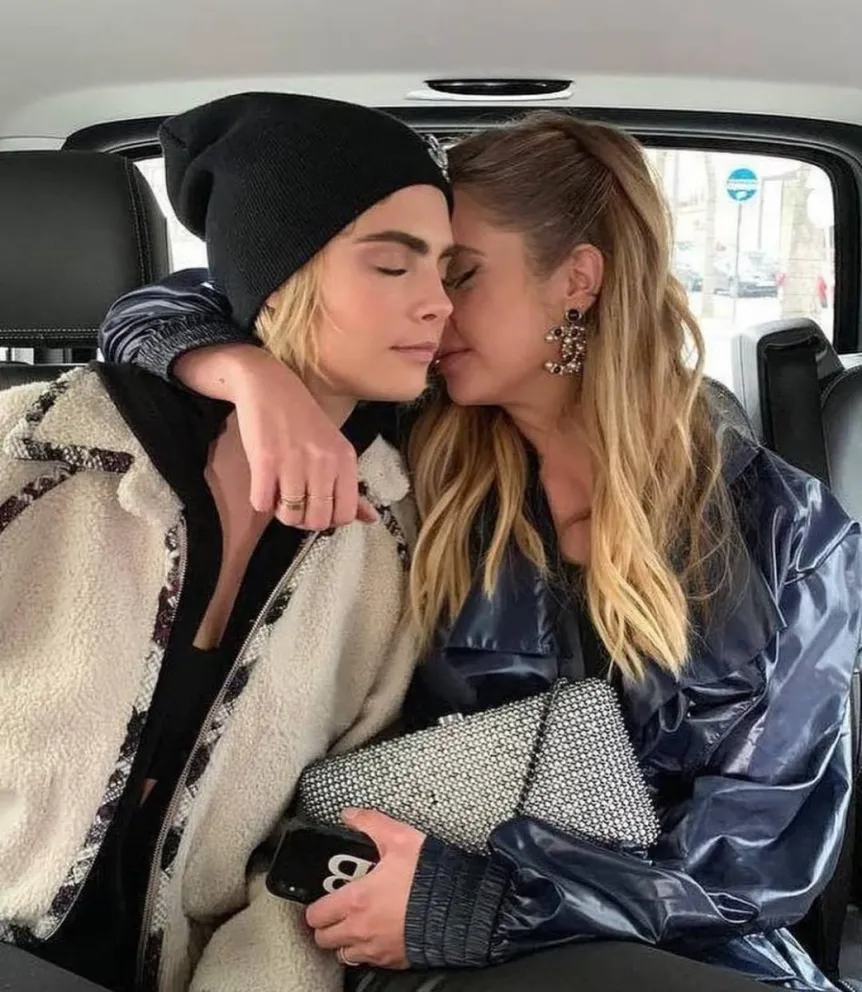 Ashley Benson y Cara Delevingne. Fuente (Instagram)