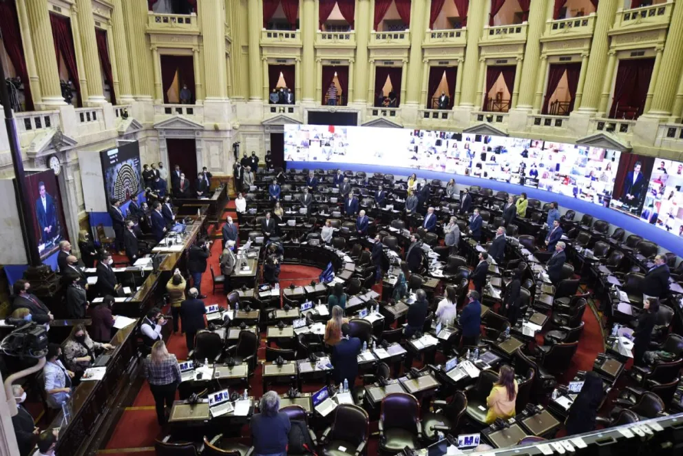 Polémica iniciativa: provincias del interior comenzarían a pagar por salud y educación