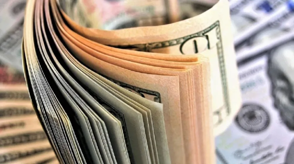 El dólar blue en la provincia superó los $285