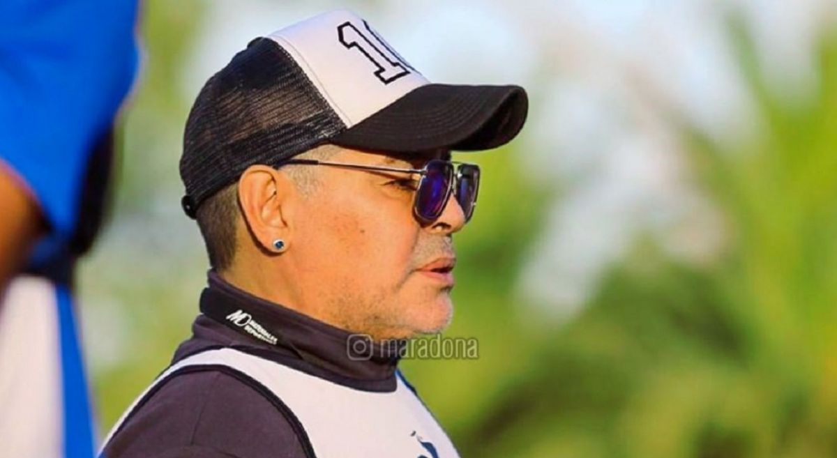 Anonymous filtró fotos de Diego Maradona en fiestas con menores de edad |  Voces Criticas - Salta - Argentina