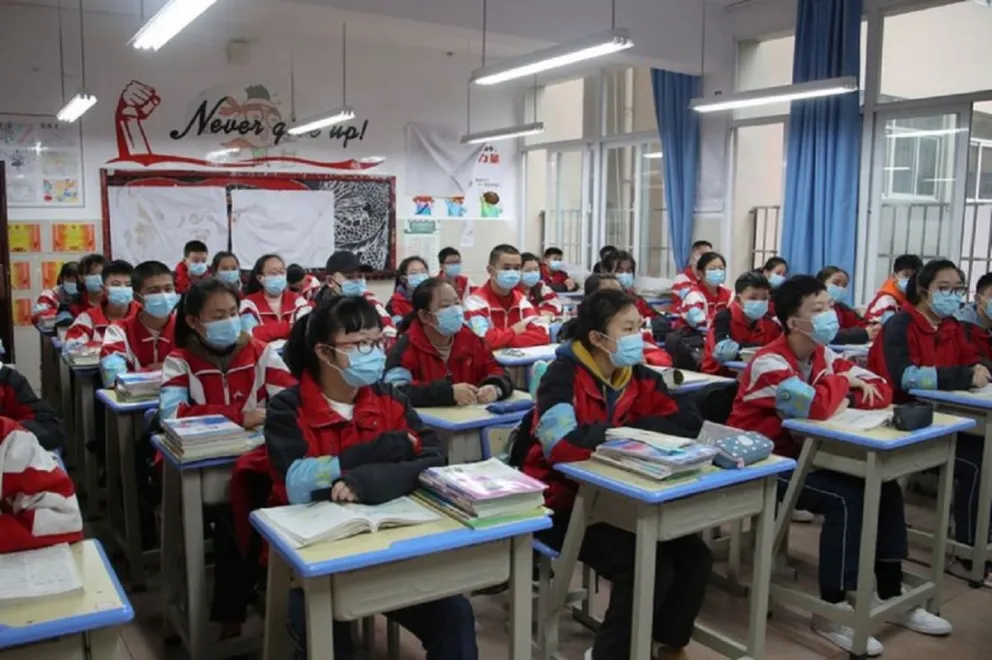 Estudiantes en China. Foto: Twitter