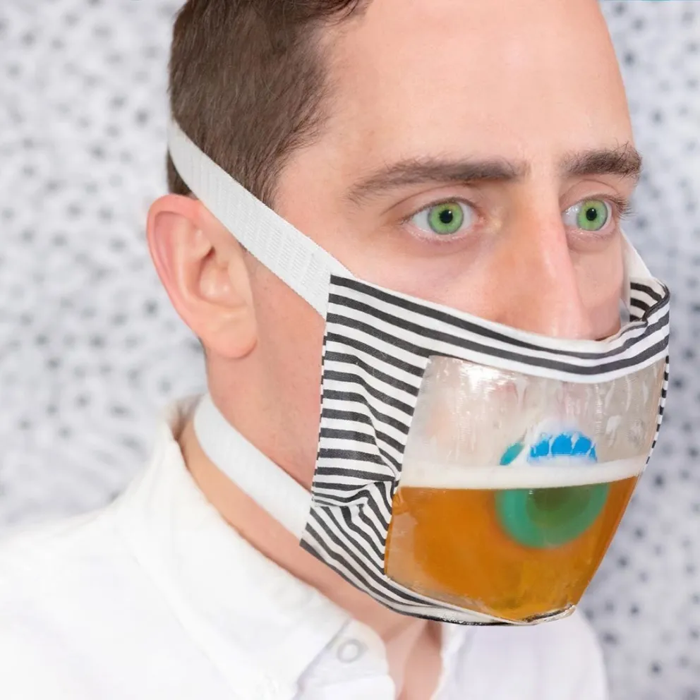 Creatividad en medio de la pandemia: ¿una mascarilla cervecera?