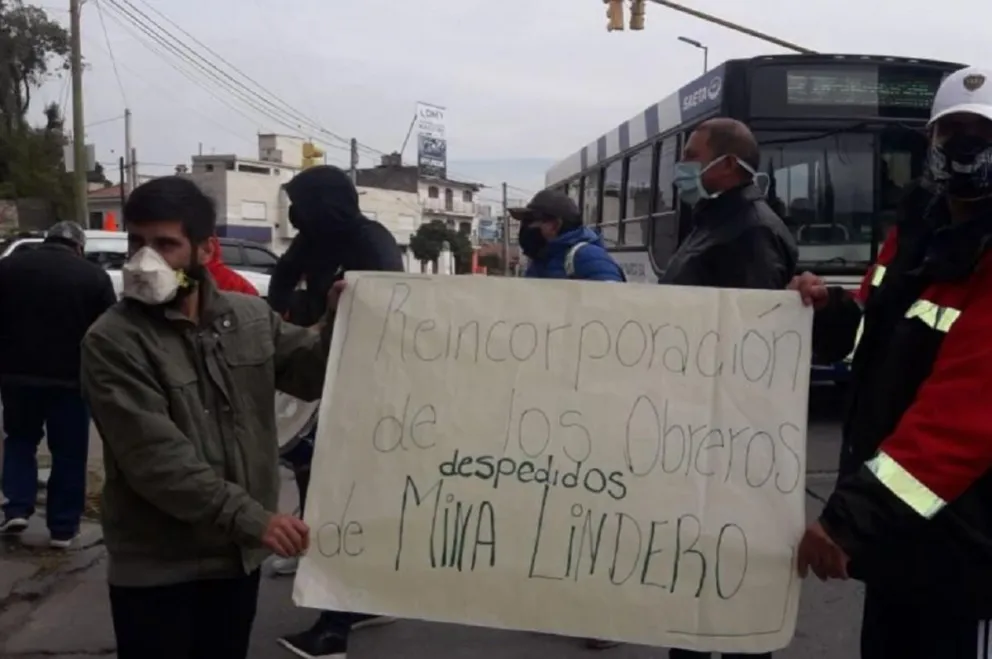 Trabajadores Mansfield. Fuente: Twitter