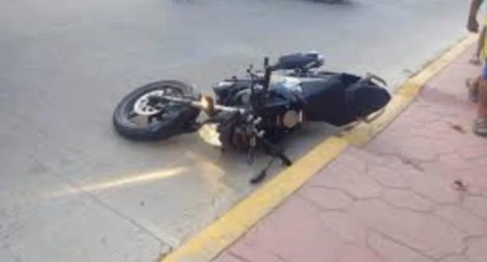 Motocicleta de la víctima. Fuente: Twitter