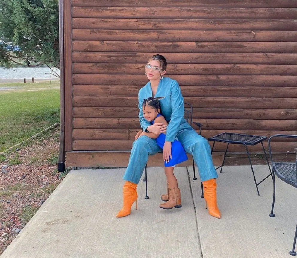 Kylie Jenner enternece a sus seguidores con estas fotografías junto a pequeña hija