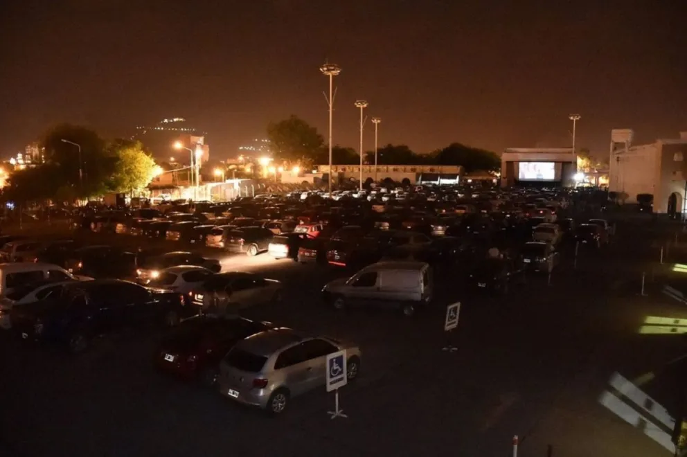 Autocine. Fuente: Twitter