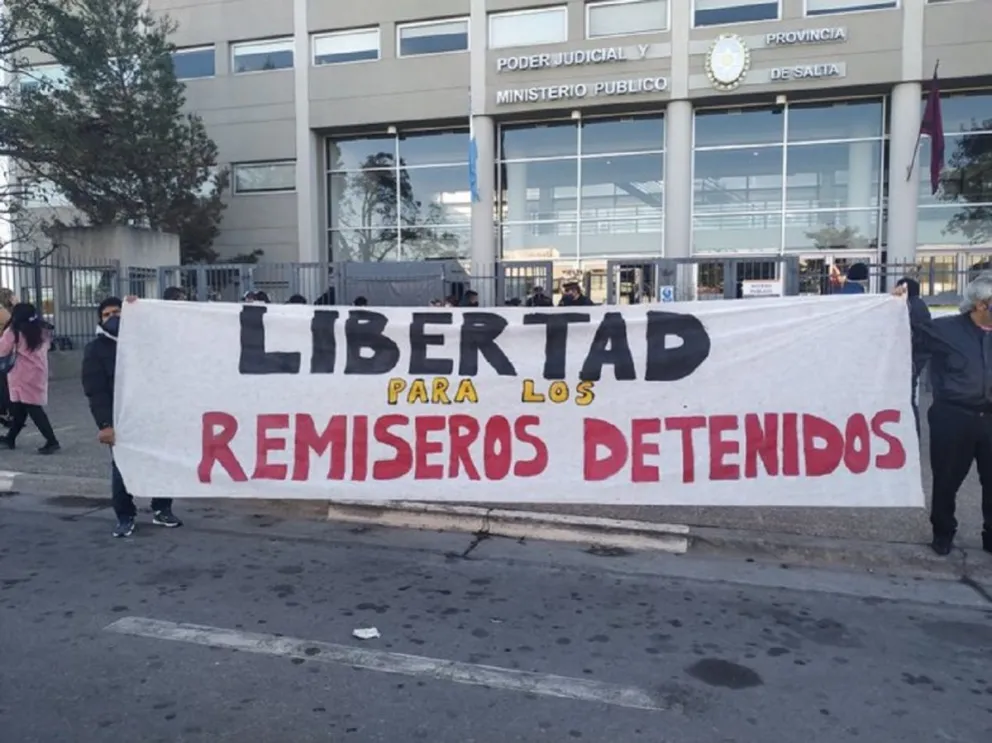 Remiseros detenidos. Fuente: Twitter