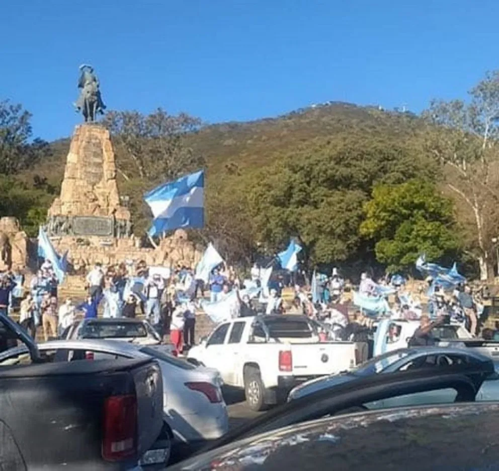El banderazo nacional contra la expropiación de Vicentin también se hizo sentir en Salta. VIDEO