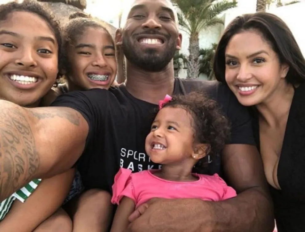 Kobe Bryant y familia. Fuente: twitter