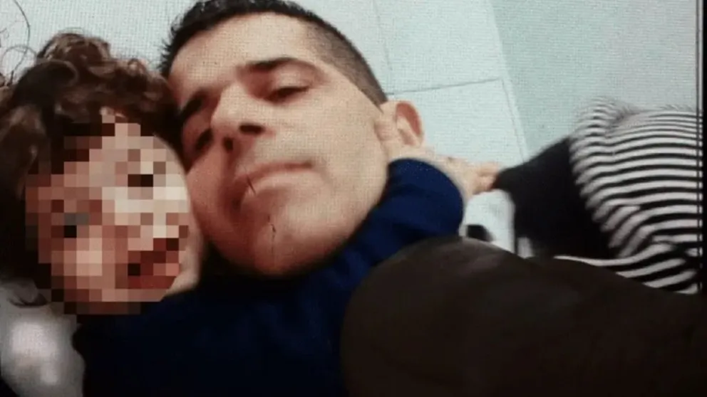Prenden fuego un colectivo con colectivero adentro y el culpable casi toma una terrible decisión