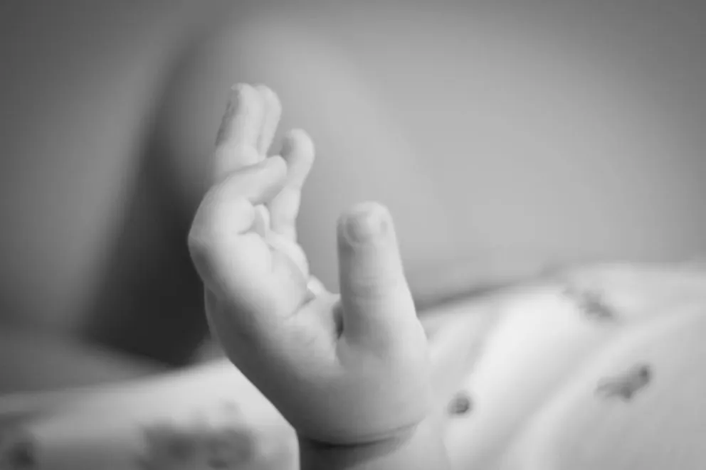 Madre mata a su bebé de una violenta manera