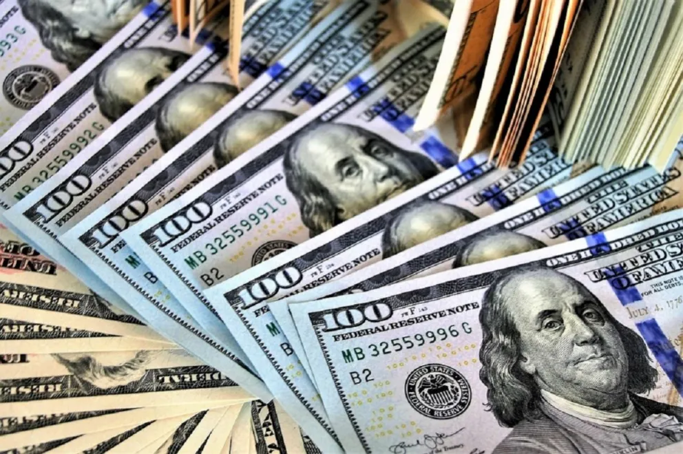 ÚLTIMO MOMENTO | Los Bancos vuelven a vender dólares y el Blue sigue quebrando récords en su precio