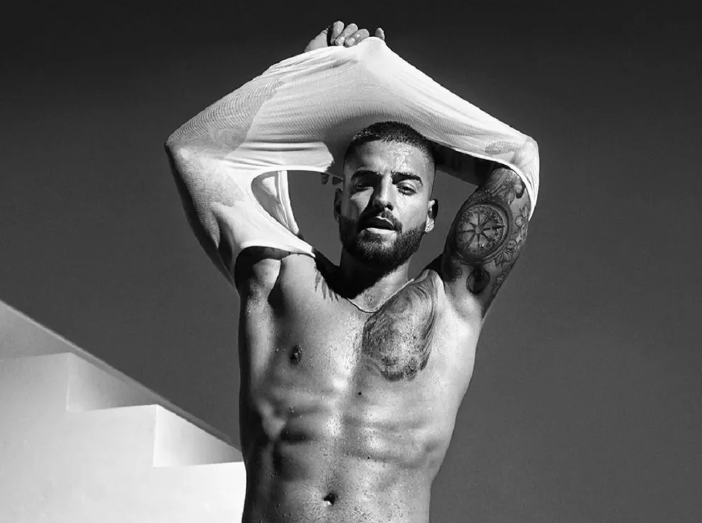 Maluma inicia el día desde casa con mimos y cariños