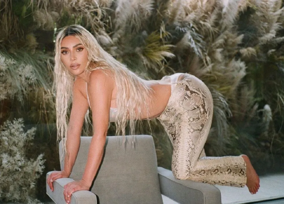 Kim Kardashian calentó Instagram con una sugerente fotografía que dejó a todos sin aliento