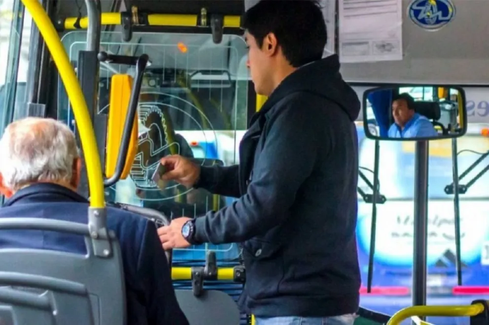 ¿Error o picardía? Colectivos de SAETA cobraron un aumento en los boletos de los pasajeros
