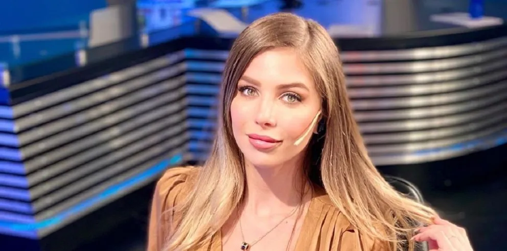 Romina Malaspina le da la bienvenida al viernes con un picante gesto