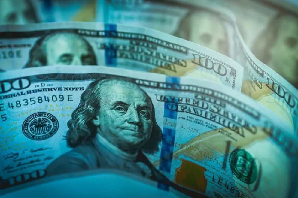 Dolar, martes 11 de agosto: el Turista pisó las 3 cifras y el Oficial cada vez más arriba