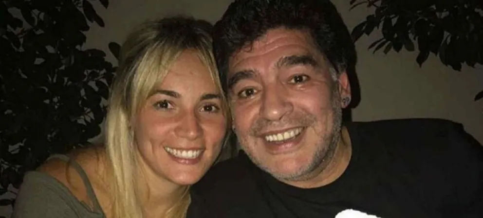Rocío Oliva y Diego Maradona. Fuente: twitter
