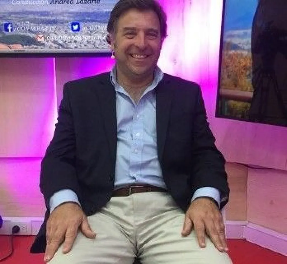 Andrés Suriani: "Me parece una afrenta el haber arriado banderas nacionales para poner un trapo, reconocido por un sector minoritario"