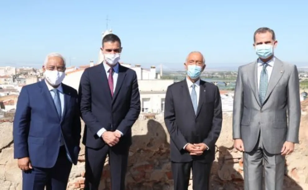 El rey Felipe VI con el presidente Pedro Sánchez y autoridades de Portugal: Fuente: Instagram.