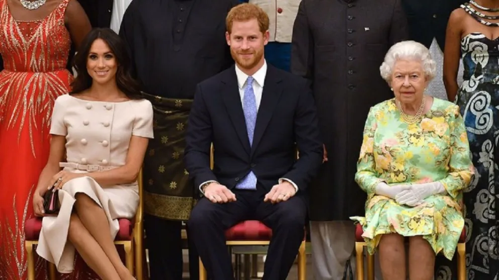 Meghan Markle, Príncipe Harry y Reina Isabel II. Fuente (Twitter)