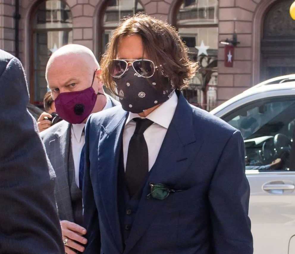 Johnny Deep, con Winona Ryder como testigo, se presentó a la batalla judicial contra The Sun
