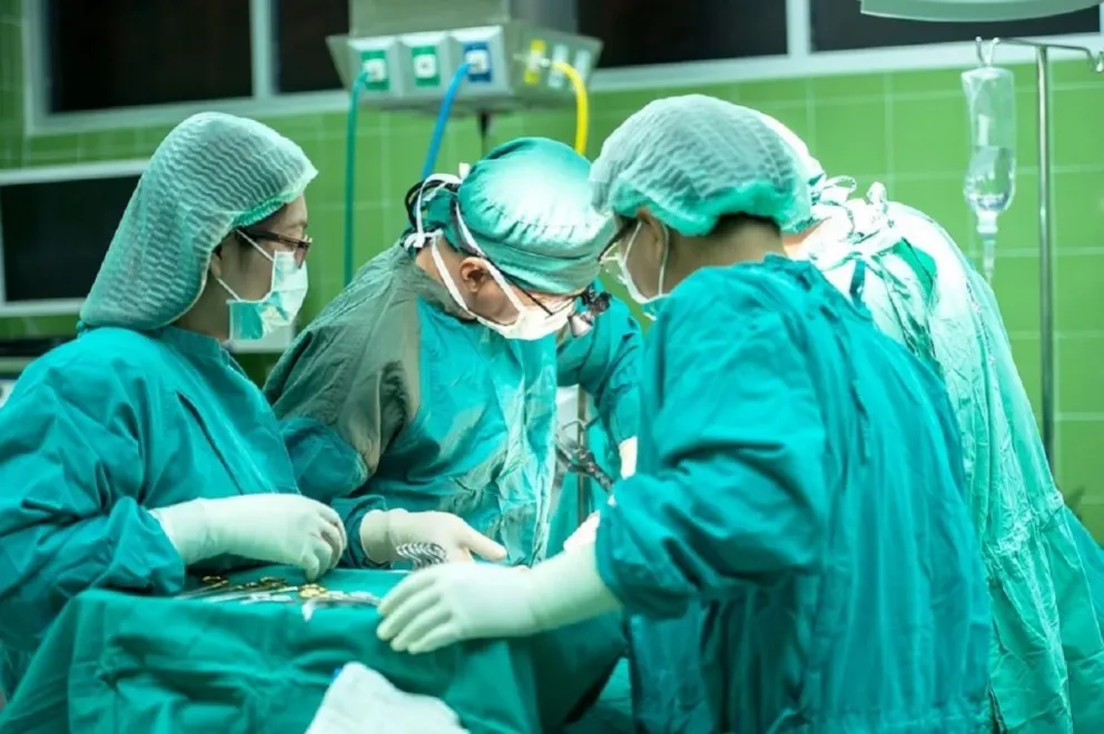 Terror en el sector privado: se contagió con COVID-19 una médica que también trabaja en un hospital público
