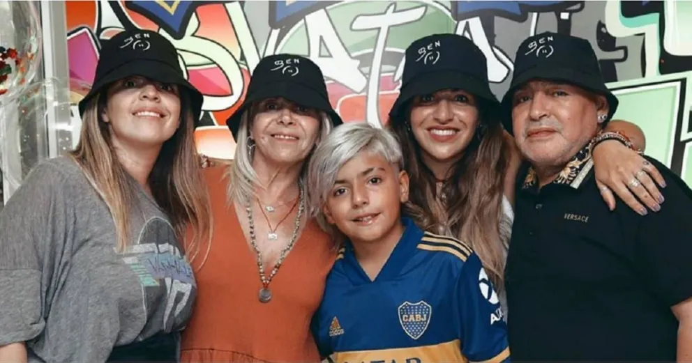 Claudia Villafañe comparte el apoyo de sus amistades y le hace frente a las acusaciones de Diego Maradona