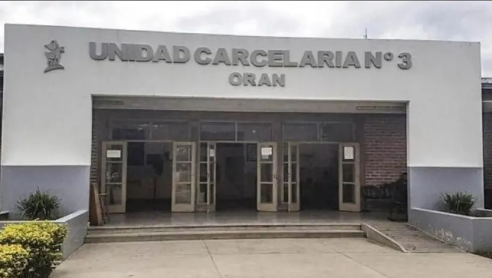 Se hizo pasar por un pastor en la cárcel y violó a un preso 