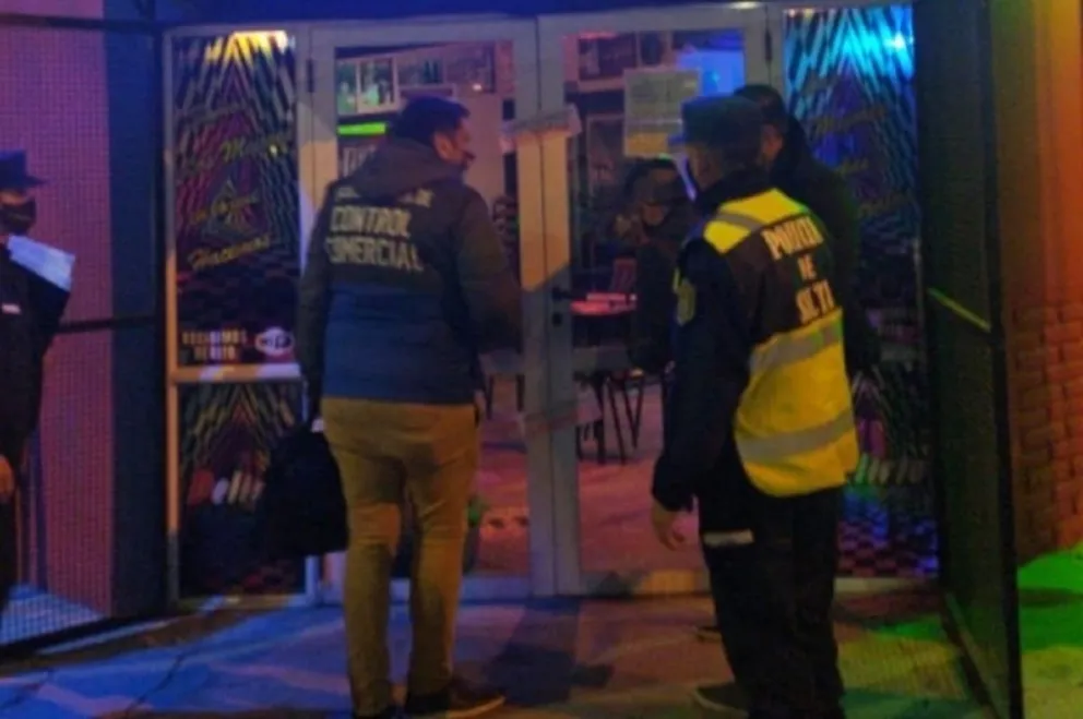 No cumplen las reglas: los locales comerciales que fueron clausurados en el inicio del fin de semana