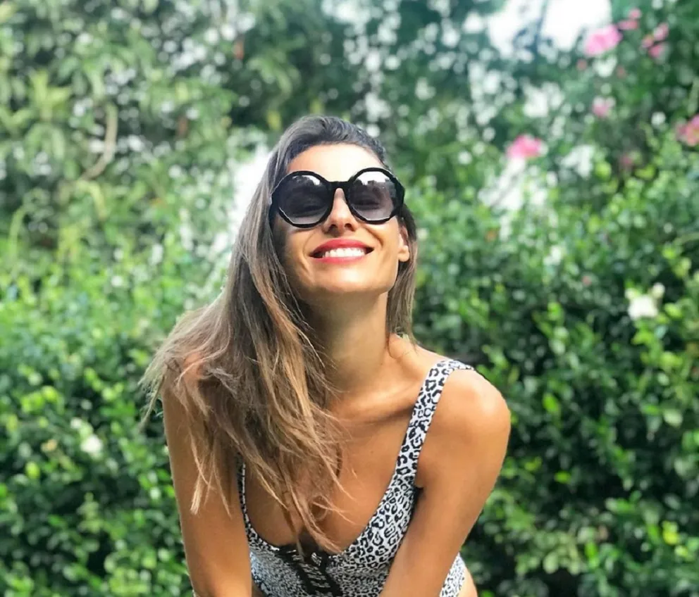 Pampita reveló los detalles de sus cuidados en los días de verano en la playa