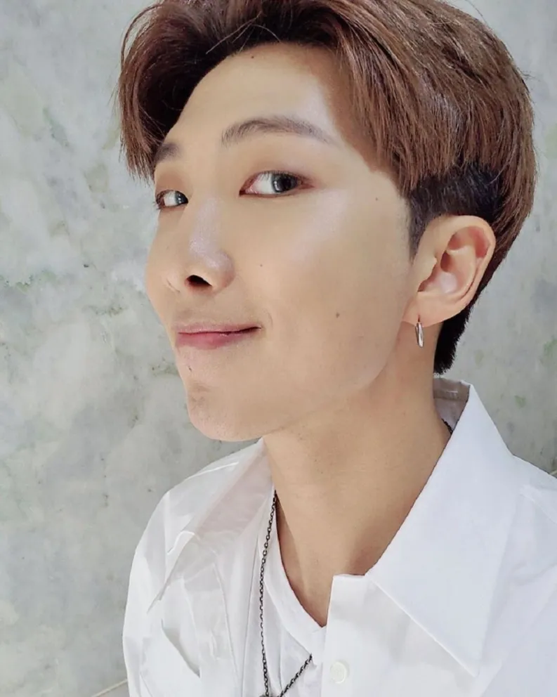 Fans de BTS llenan de cielos las redes sociales en honor a Kim Namjoon