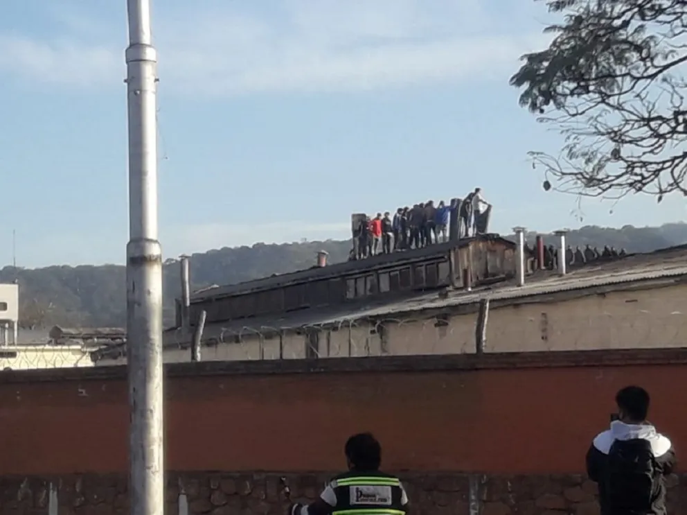 AHORA | Motín en un penal de Jujuy por presuntos casos de coronavirus. FOTOS Y VIDEOS