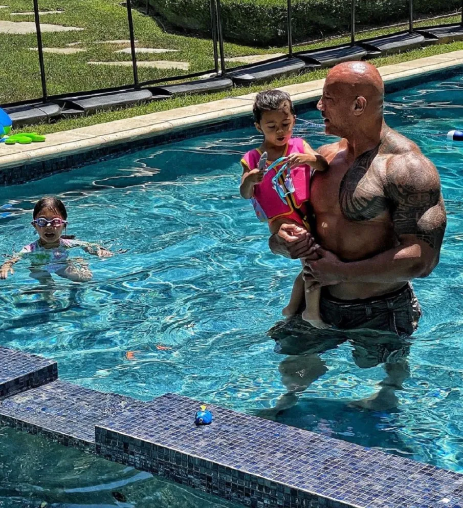 Desbancó a las Kardashians: Dwayne Johnson, la estrella que más cobra por postear