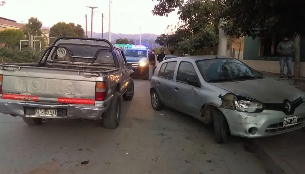 Dos jóvenes conducían ebrios y chocaron el auto de una concejal