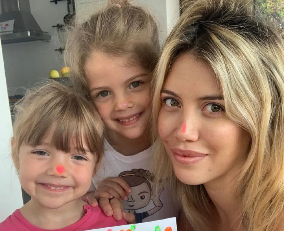 El sensual look que lució Wanda Nara para ir de paseo por las calles de París