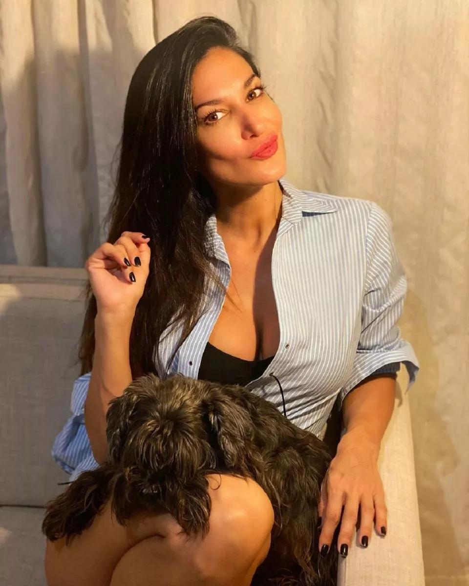 Silvina Escudero Calento Instagram Con Un Body Ultra Cavado Voces Criticas Salta Argentina