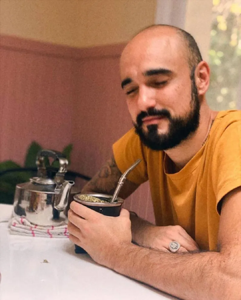 Hizo furor el romántico posteo de Abel Pintos en el Día de los enamorados