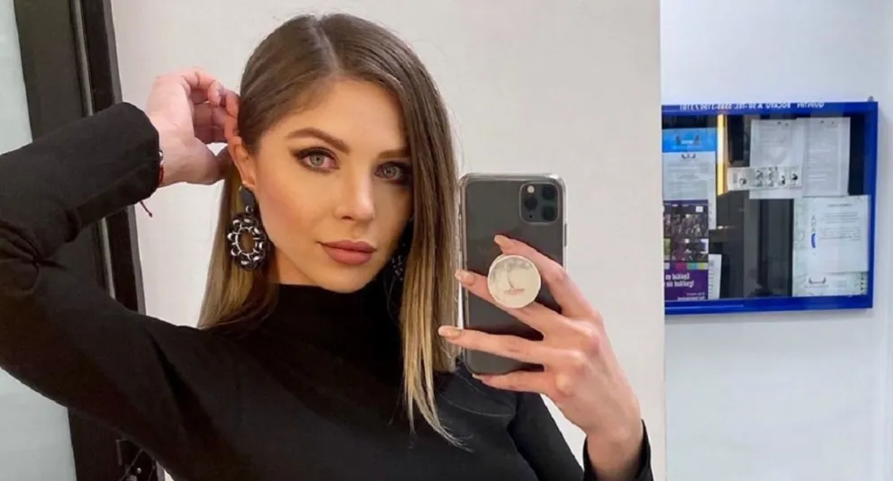 Con un sensual vestido Romina Malaspina deseó buen fin de semana