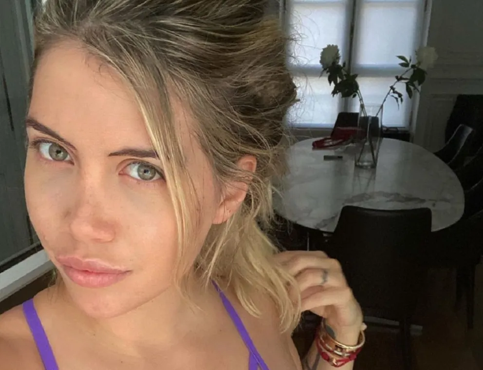Wanda Nara reveló una sensual sesión de fotos desde la pileta