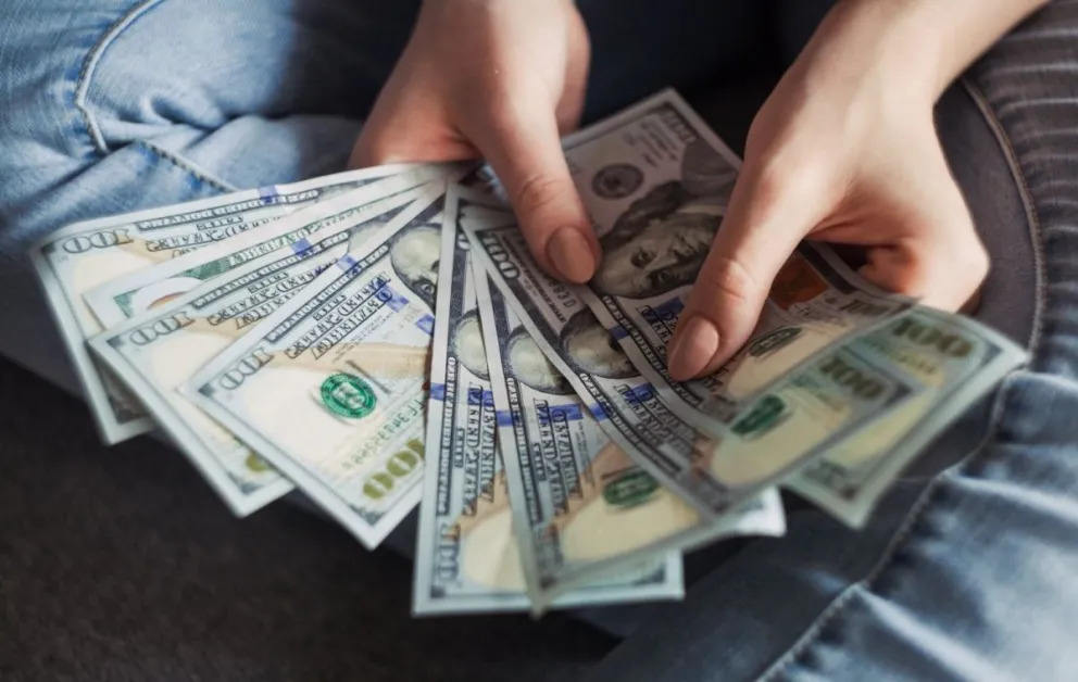Tras tanto calvario desde hoy se puede comprar el dólar oficial, mientras que el Blue sigue en alza